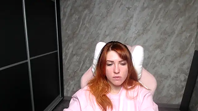 Reginasmilee live sex cam