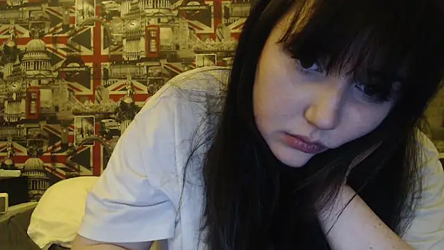 Lynylou live sex cam