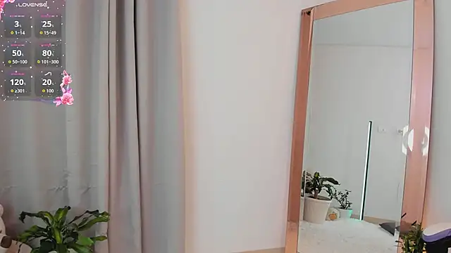 roxie_gates_'s cam snapshot