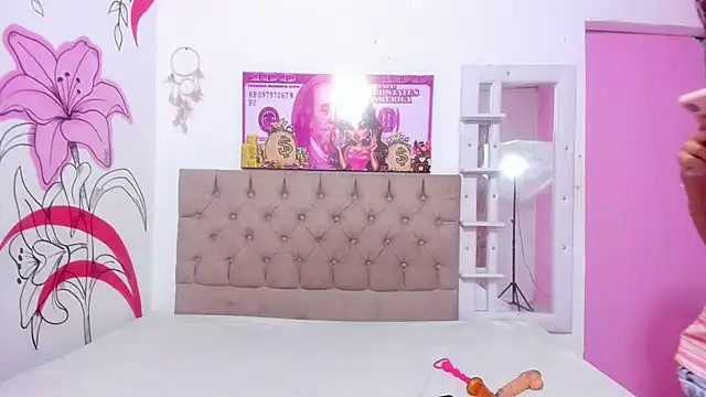 Sophie_and_andress live sex cam