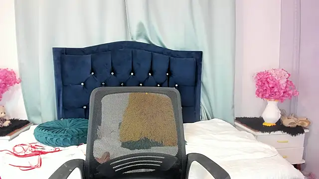 Inaya_Khalifa live sex cam