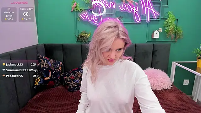 KatieBlossom_'s cam snapshot