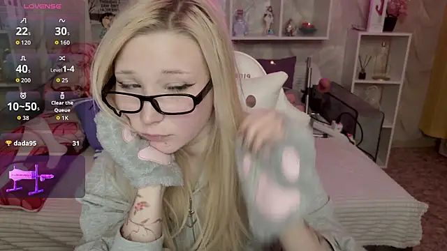 MeowkaKitty's cam snapshot