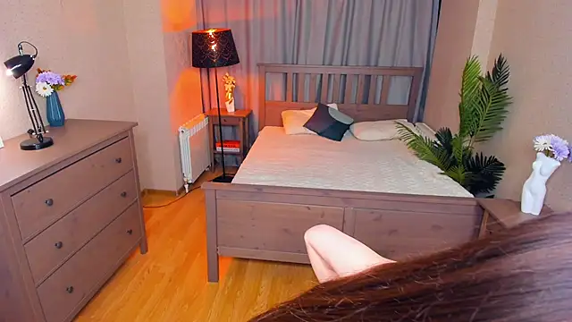 YvonneRobes live sex cam