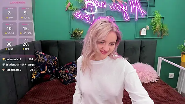 KatieBlossom_'s cam snapshot