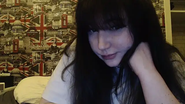 Lynylou's cam snapshot