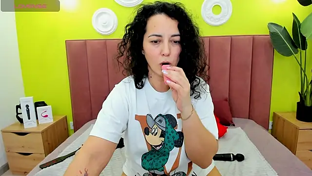 Linda_Insatiable's cam snapshot