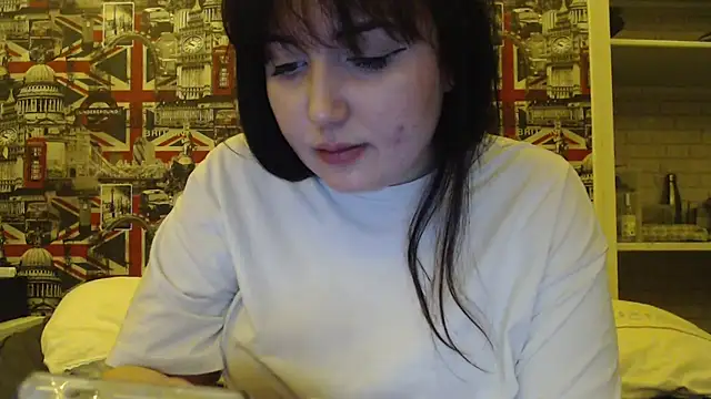 Lynylou's cam snapshot