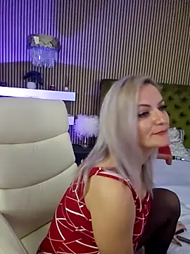 LadyTouch's cam snapshot