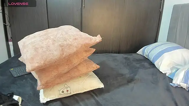 emy_collyns's cam snapshot