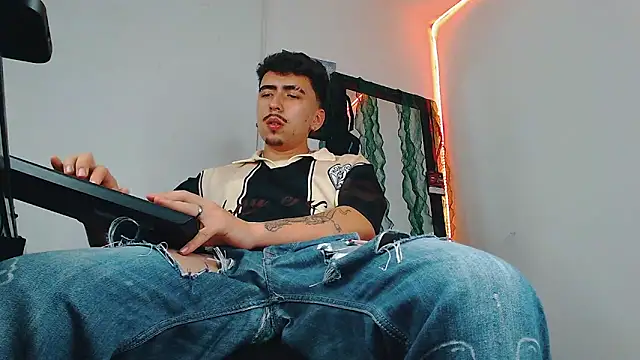 liamty_luxor's cam snapshot