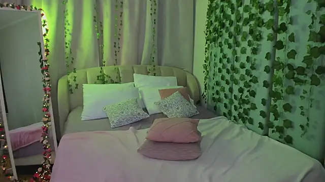 Love_is_Lola live sex cam