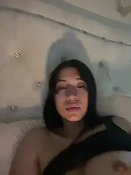 Emi_blair live sex cam