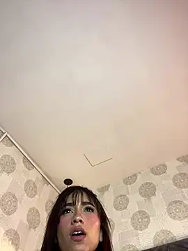 alahia_pink's cam snapshot