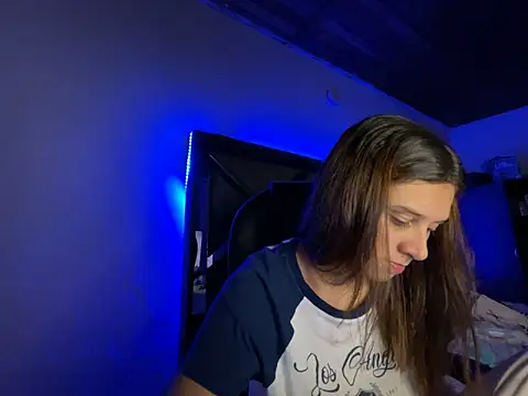 alison_parkerr26's cam snapshot