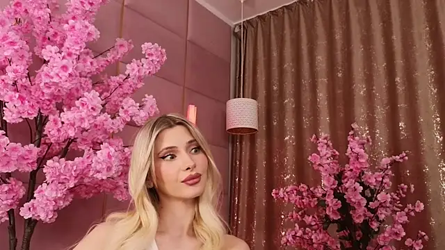 Elliblue's cam snapshot