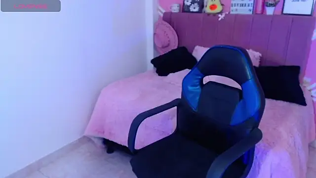 Natasha_Romanof18's cam snapshot