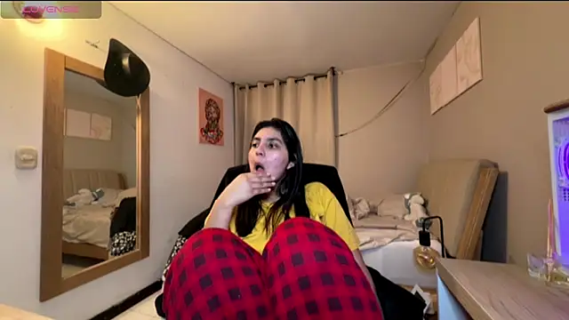 cloe_small's cam snapshot