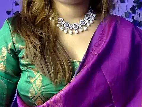 Gujjugirl1's cam snapshot