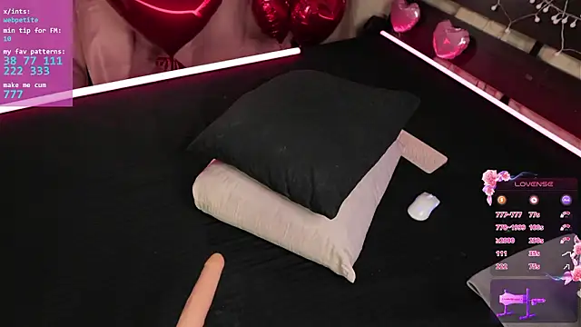 webpetite's cam snapshot