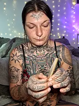 lizzardqueeen live sex cam