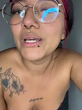 queen_of_you_heart's cam snapshot