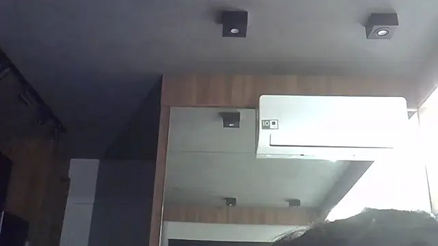 SkinnyKitten live sex cam