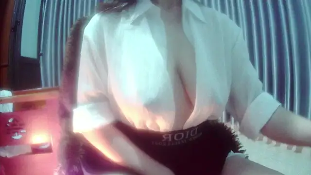 Yii-Ser live sex cam