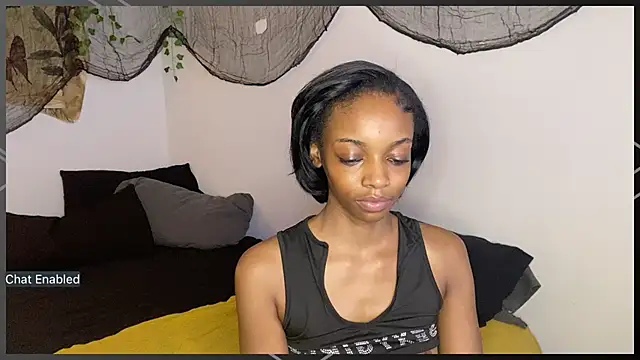 Trixie_luv1 live sex cam