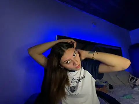 alison_parkerr26's cam snapshot