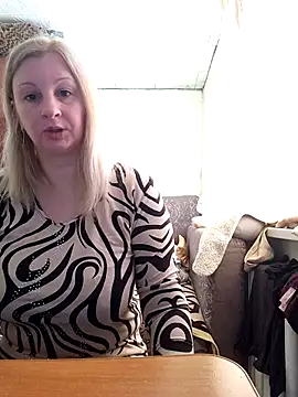 BustyBlond's cam snapshot