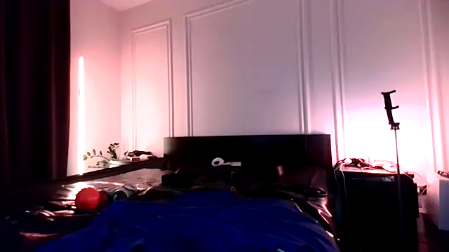 PlayfulThomas live sex cam