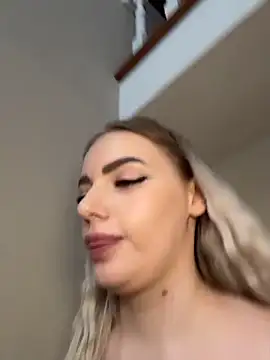 HugeBoobsAlice live sex cam