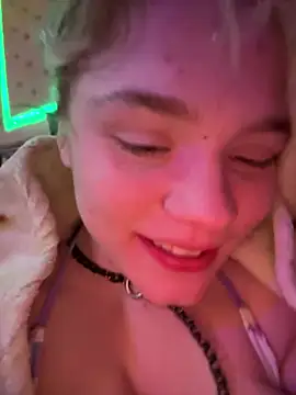 Cutiepiespanks's cam snapshot