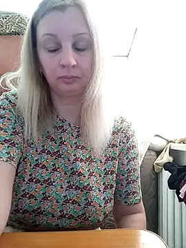 BustyBlond live sex cam