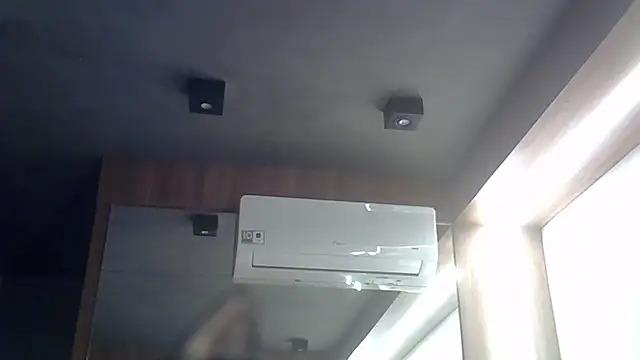 SkinnyKitten live sex cam