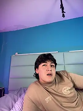 EmilyAndAndrew's cam snapshot