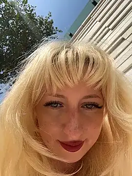 RonnieKiss live sex cam