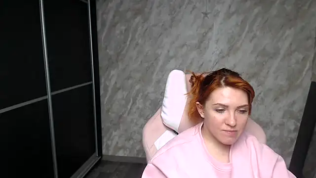 Reginasmilee live sex cam