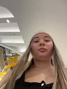 VineraSweet live sex cam