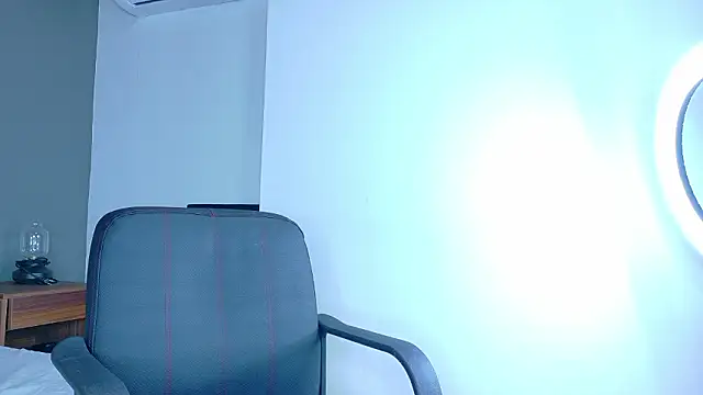 EmmaLou__'s cam snapshot