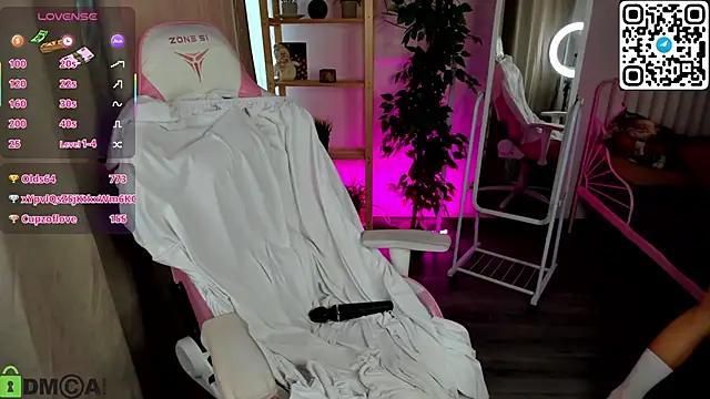 Aly_Alyc's cam snapshot