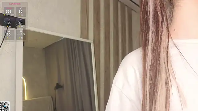 NicolaHulse live sex cam