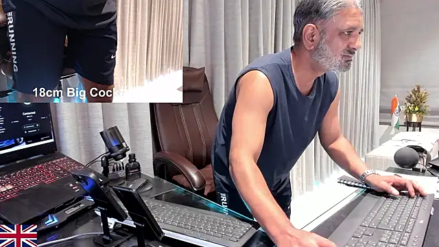 OnlineBossUK live sex cam