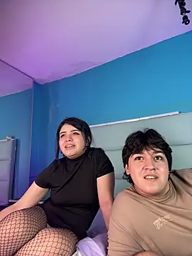 EmilyAndAndrew's cam snapshot