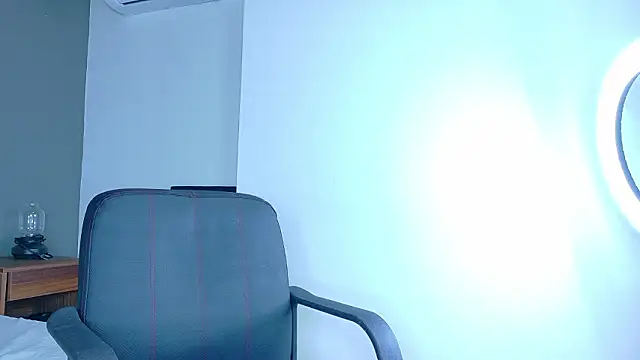 EmmaLou__'s cam snapshot