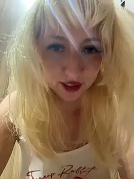 RonnieKiss live sex cam