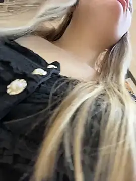 VineraSweet's cam snapshot