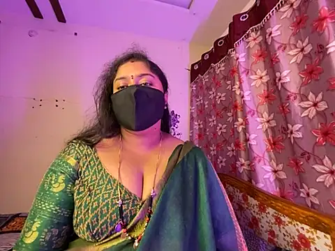 LouleyRanii live sex cam