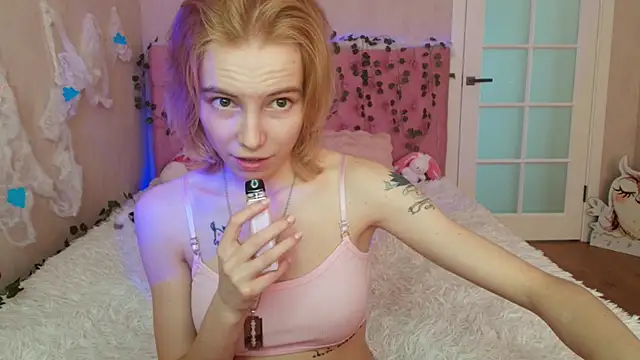 Pink_Lila18's cam snapshot